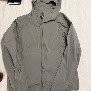 lululemon athletica Men's Gray Raincoat